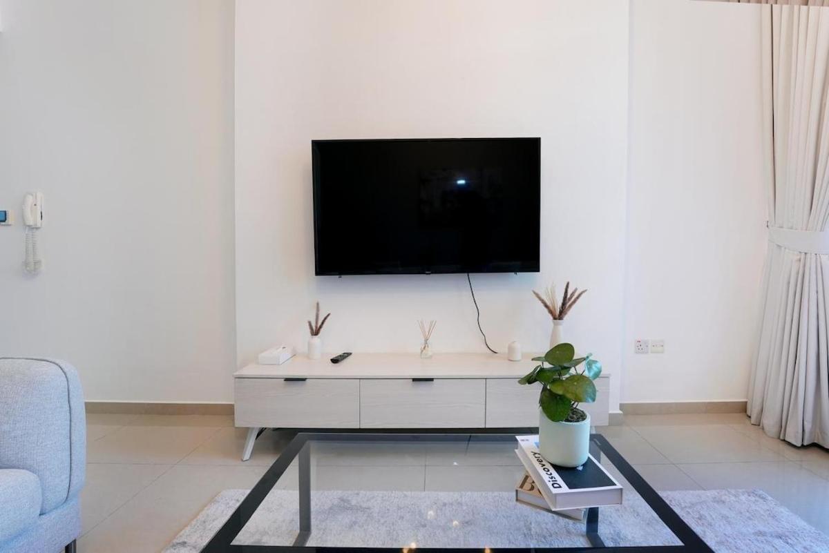 1 Bedroom With Gym Pool *
