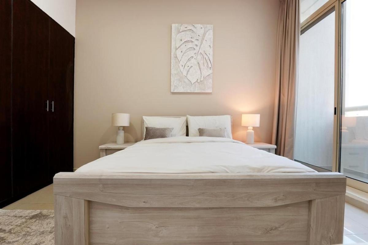 1 Bedroom With Gym Pool Apartment *