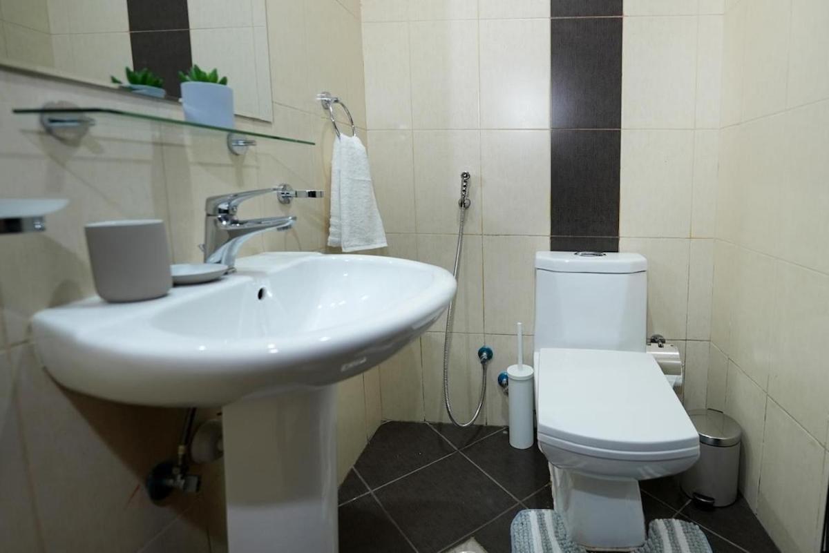 1 Bedroom With Gym Pool Apartment