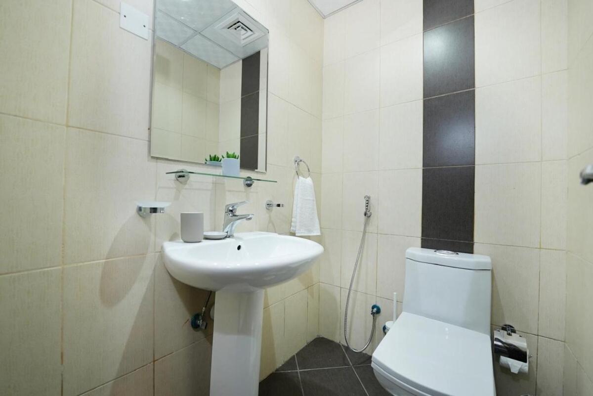 1 Bedroom With Gym Pool Apartment Dubai