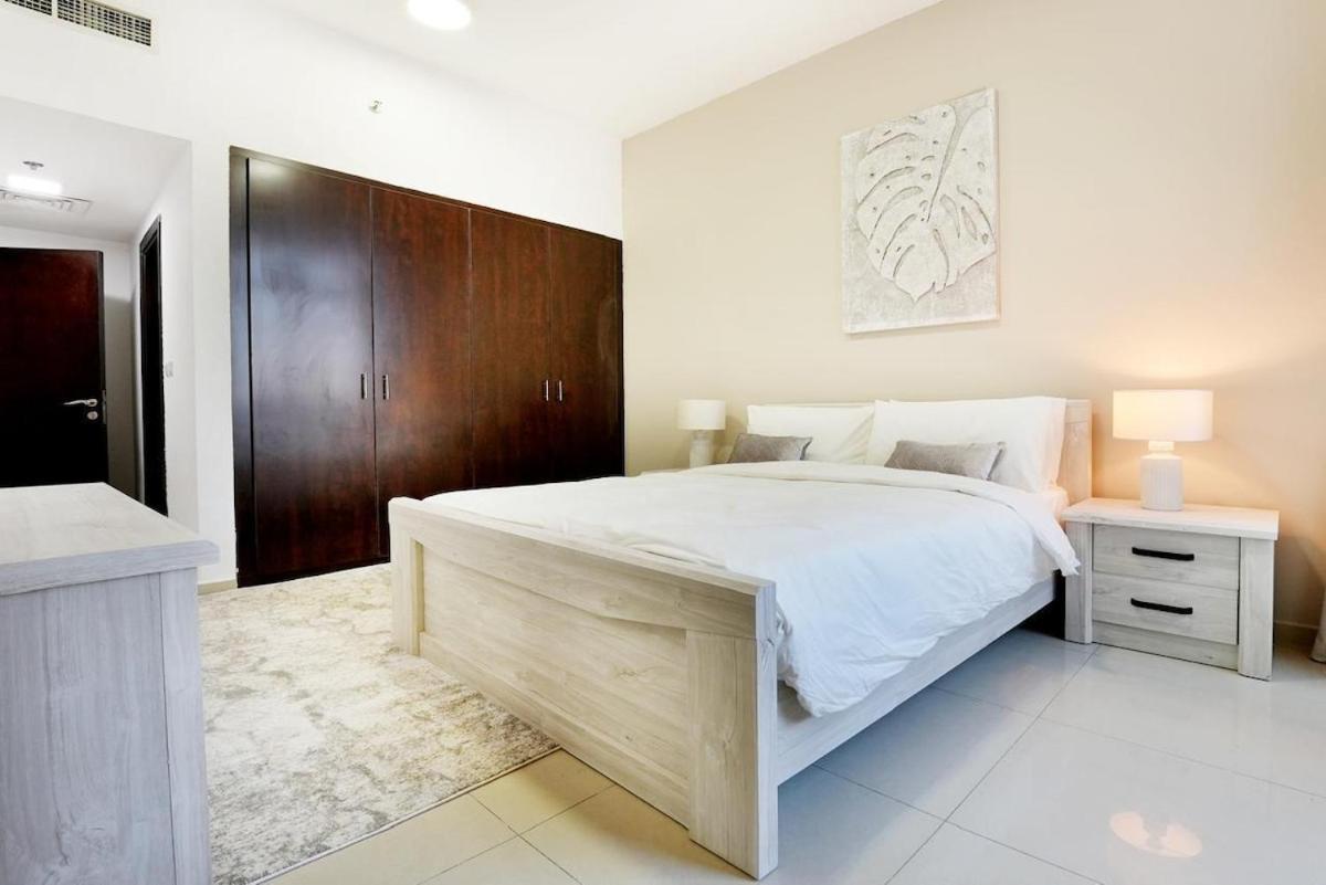 1 Bedroom With Gym Pool Apartment Dubai